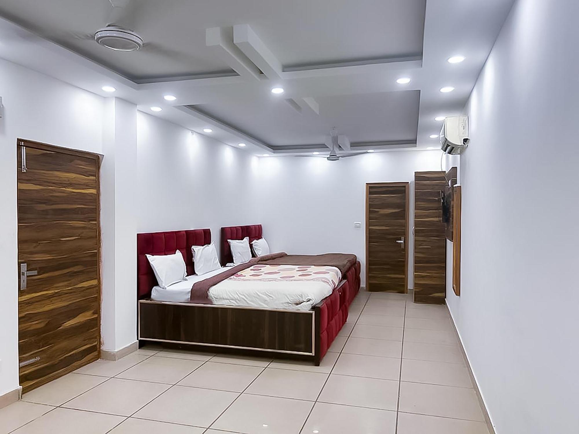 Hotel Js Garden - Near Jaypee Hospital โนอิดา ภายนอก รูปภาพ