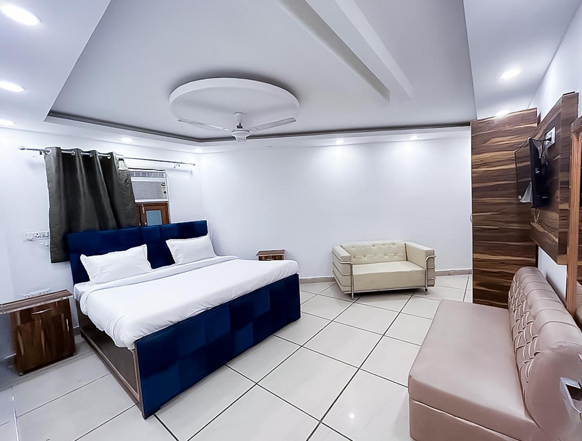Hotel Js Garden - Near Jaypee Hospital โนอิดา ภายนอก รูปภาพ